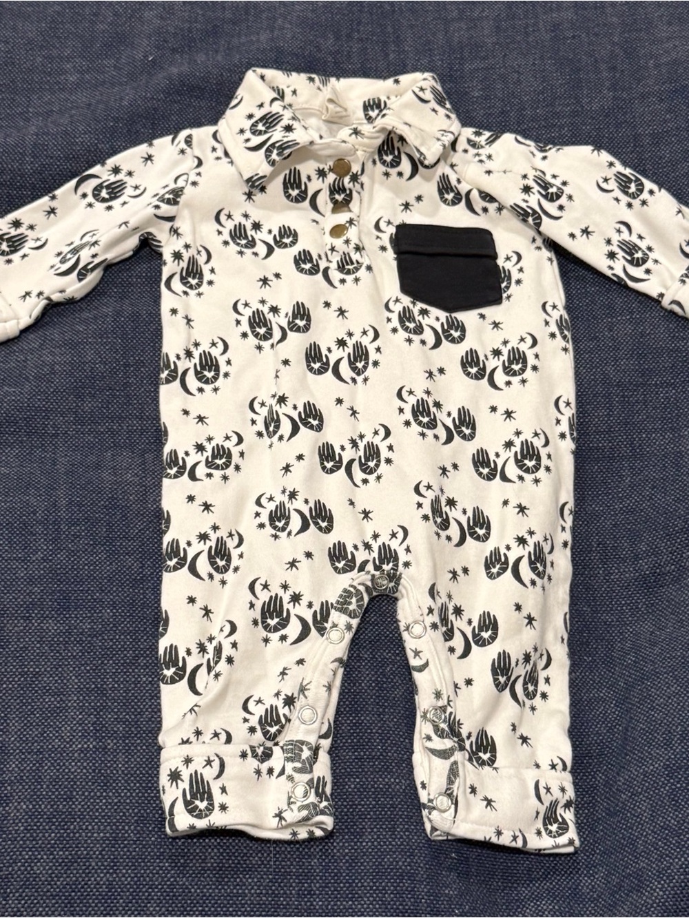 kate quinn Cream Open Foot Romper Black Moon Star Print 3-6m 100% Organic Cotton